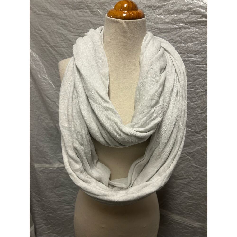 Margaret O’Leary San Francisco Irish Feather Cotton Sky Blue Circular Scarf!